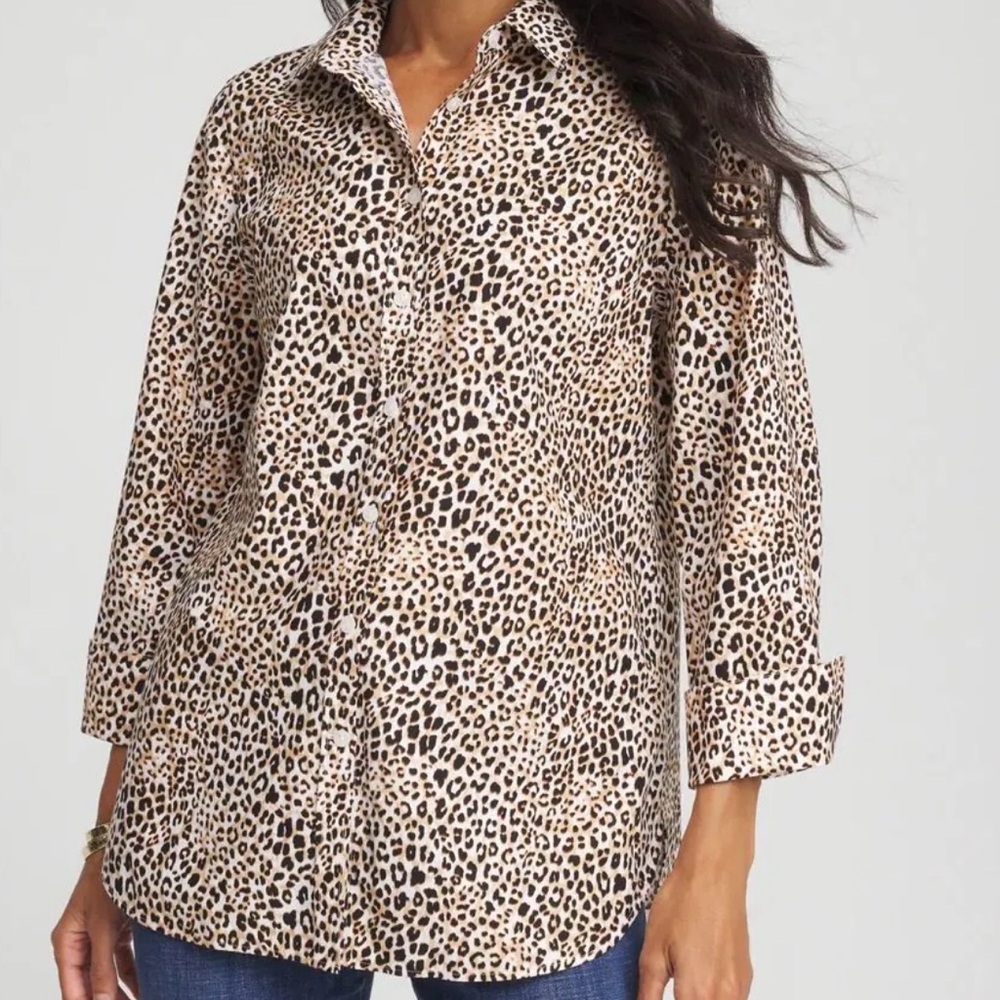Chico’s Leopard Print Tunic Button Down Collared Blouse 
Size 1 (8/10 Med)